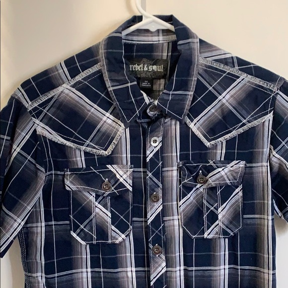 Men’s Button down - Picture 2 of 3